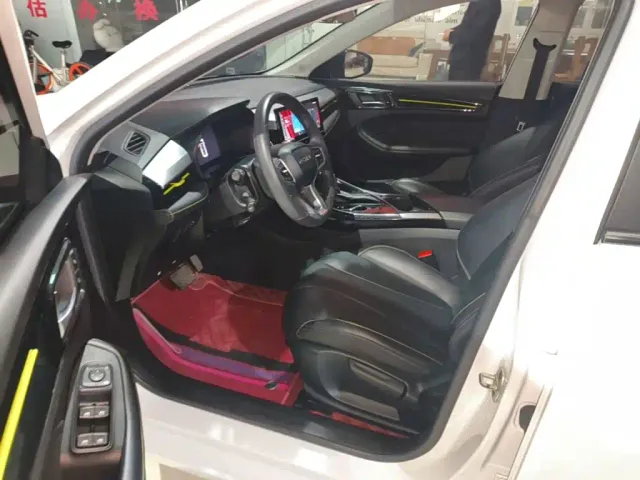 Roewe i5 — Фото автомобиля 15