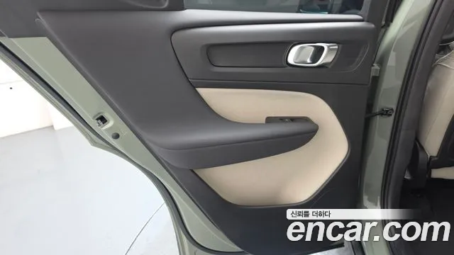 Вольво XC40 B4 Ultimate Bright — Фото автомобиля 24