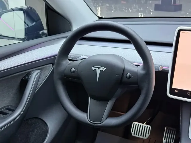 Tesla Model Y — Фото автомобиля 7