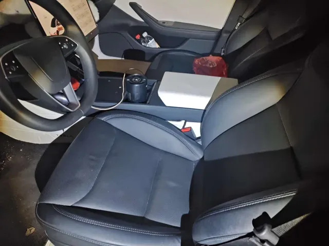 Tesla Model 3 — Фото автомобиля 4