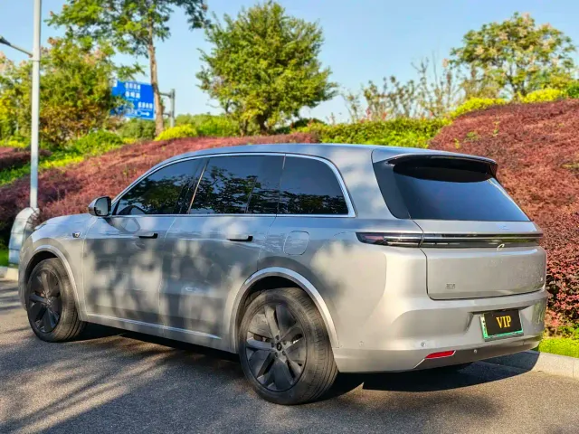 Li Auto L8 — Фото автомобиля 4