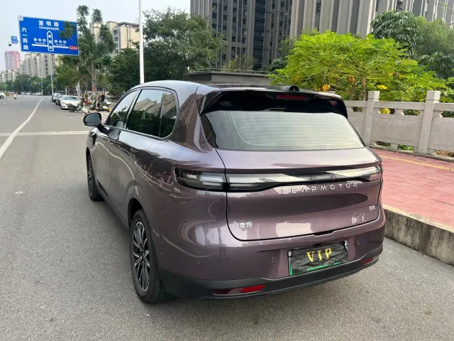 Leapmotor B10 — Фото автомобиля 7
