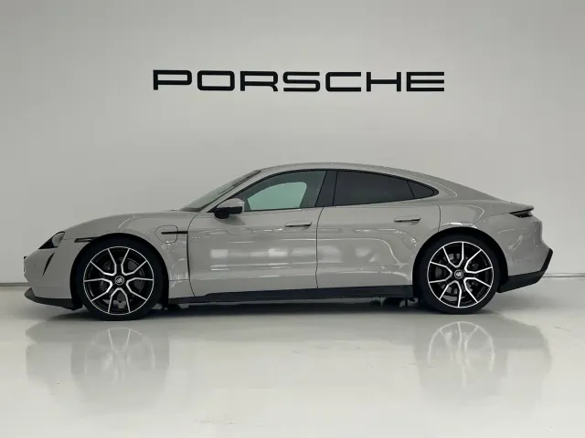 Porsche Taycan — Фото автомобиля 5