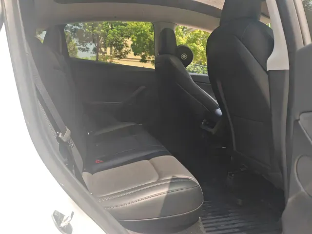 Tesla Model Y — Фото автомобиля 9