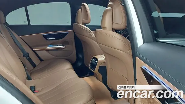 Mercedes-Benz E-Class — Фото автомобиля 10
