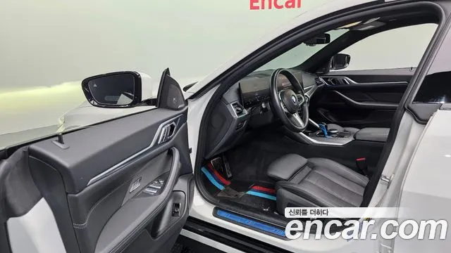 BMW i4 — Фото автомобиля 8