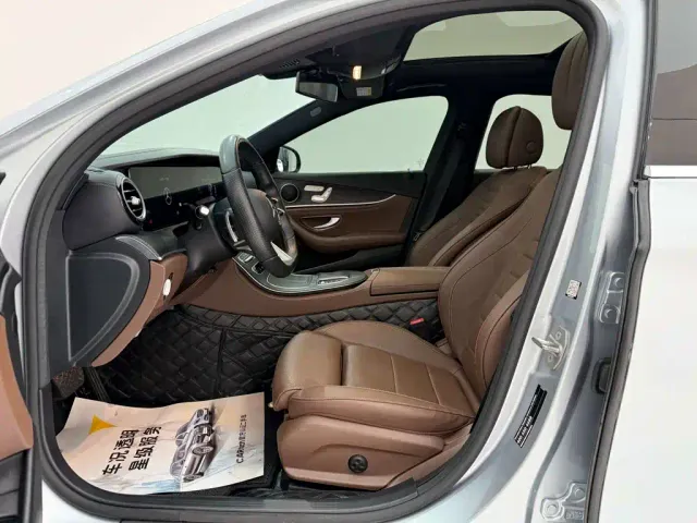 Mercedes-Benz E-Class — Фото автомобиля 17