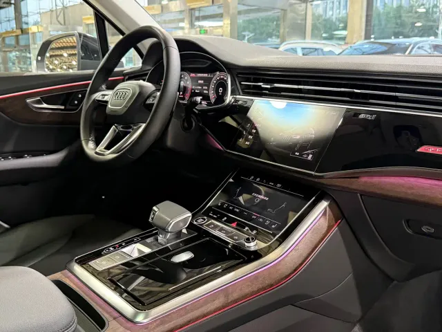 Audi Q7 — Фото автомобиля 7