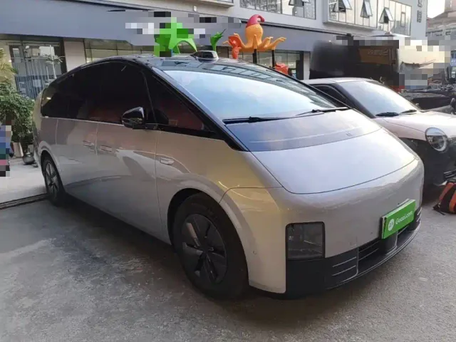 Li Auto MEGA — Фото автомобиля 21