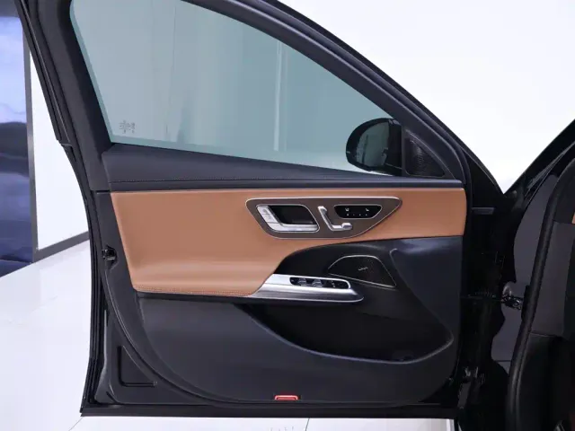 Mercedes-Benz E-Class — Фото автомобиля 18