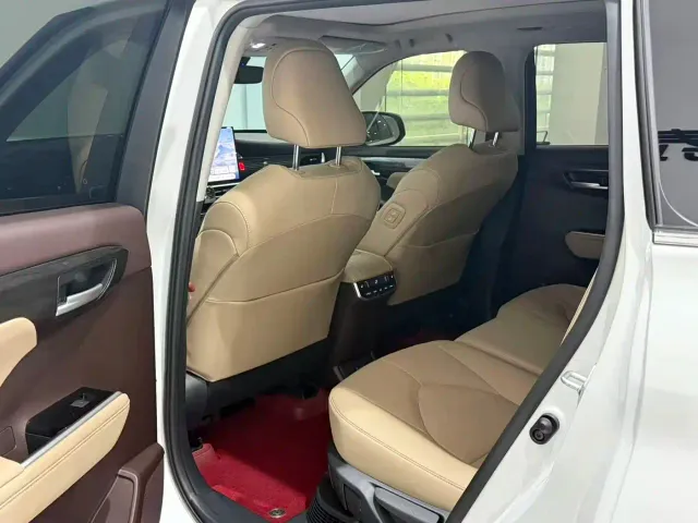 Toyota Highlander — Фото автомобиля 12
