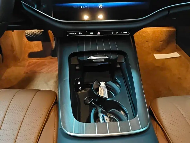 Mercedes-Benz E-Class — Фото автомобиля 13