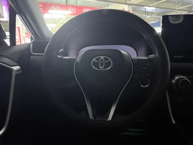 Toyota RAV4 — Фото автомобиля 16