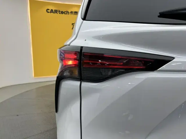 Toyota Granvia — Фото автомобиля 3