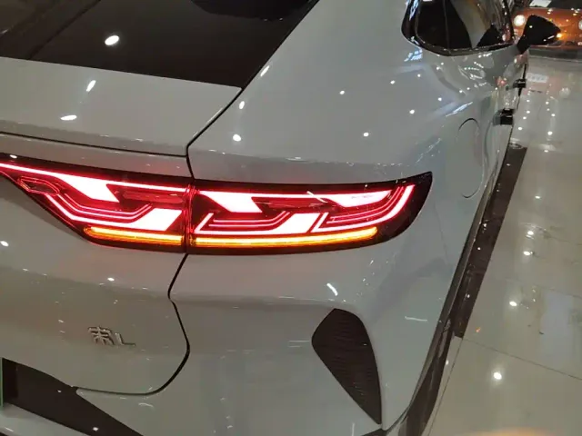 BYD Song L EV — Фото автомобиля 7