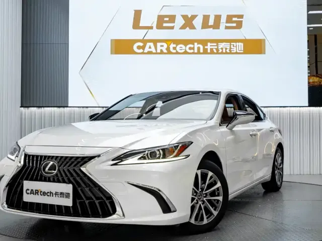 Фотография автомобиля — Lexus ES