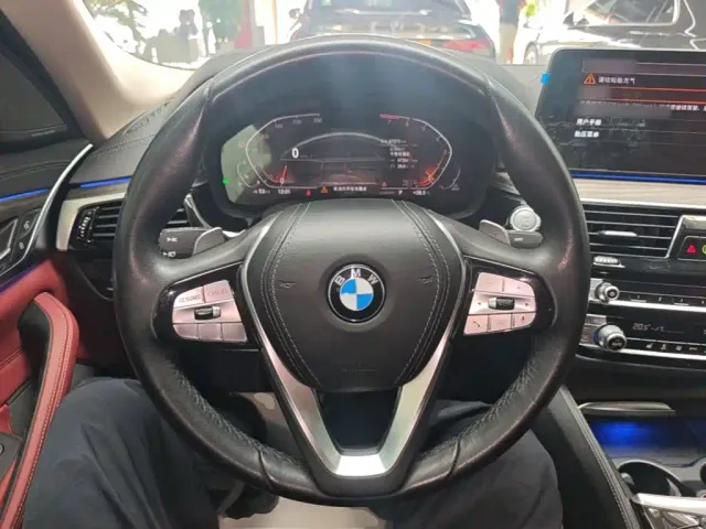 BMW 5 Series — Фото автомобиля 10