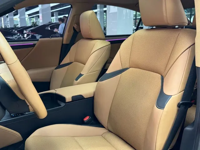 Lexus Lexus ES 2025 200 Ultimate Edition — Фото автомобиля 9