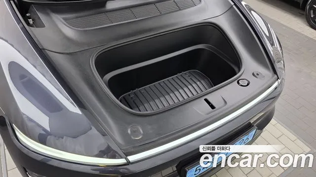 Tesla Model Y — Фото автомобиля 6