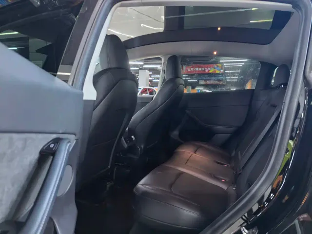 Tesla Model Y — Фото автомобиля 5