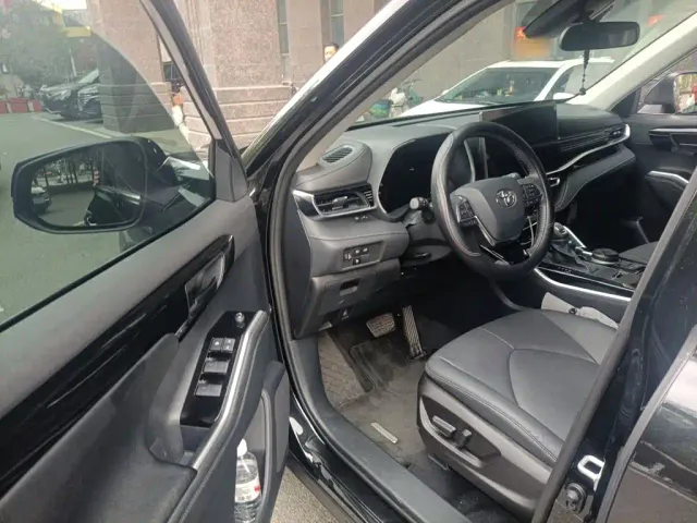 Toyota Highlander — Фото автомобиля 17