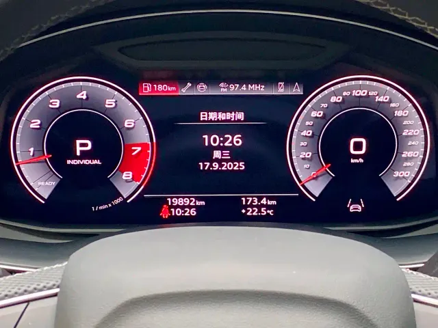 Audi SQ7 — Фото автомобиля 28