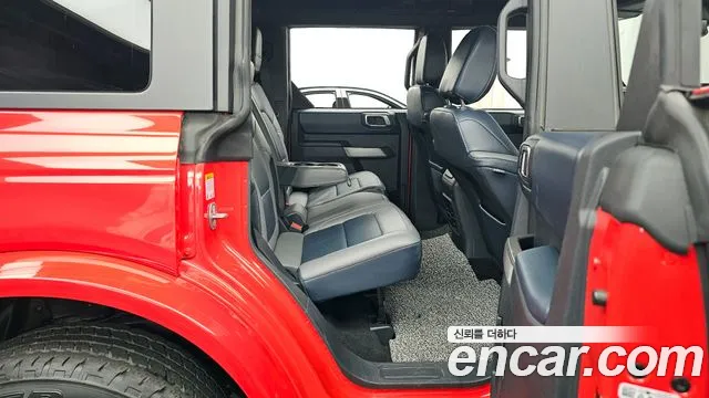 Ford Bronco — Фото автомобиля 12