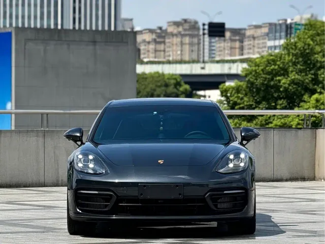 Porsche Panamera — Фото автомобиля 2