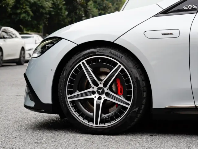Mercedes-Benz EQE AMG — Фото автомобиля 6