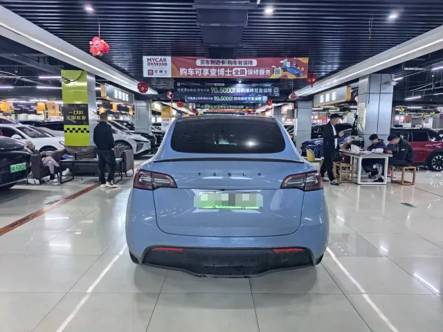 Tesla Model Y — Фото автомобиля 9