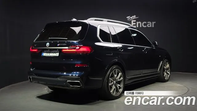 BMW X7 M50i 6 мест — Фото автомобиля 2