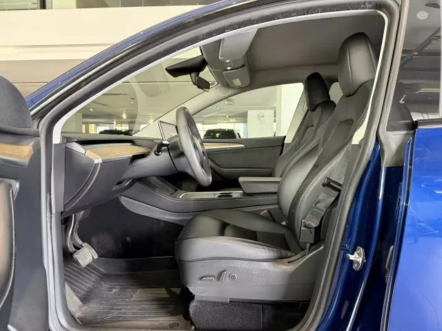 Tesla Model Y — Фото автомобиля 4