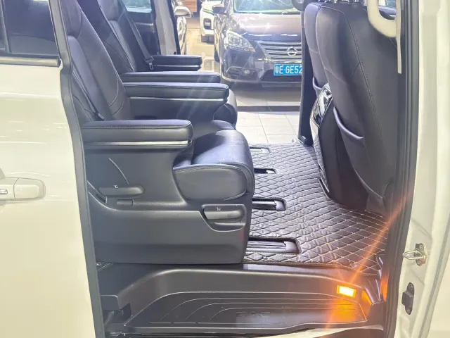 GAC Trumpchi M8 — Фото автомобиля 14