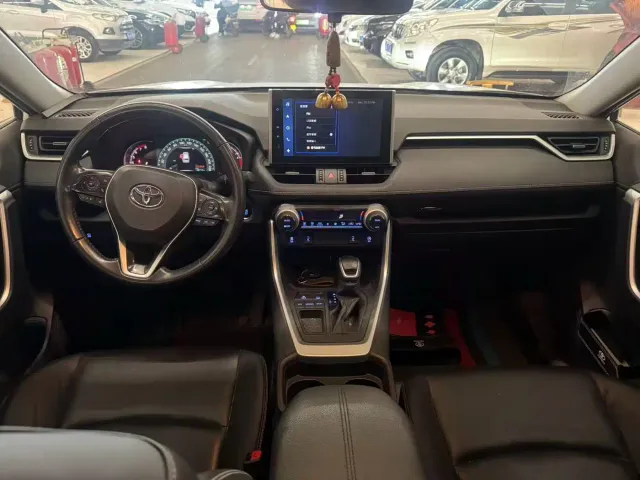 Toyota RAV4 — Фото автомобиля 7