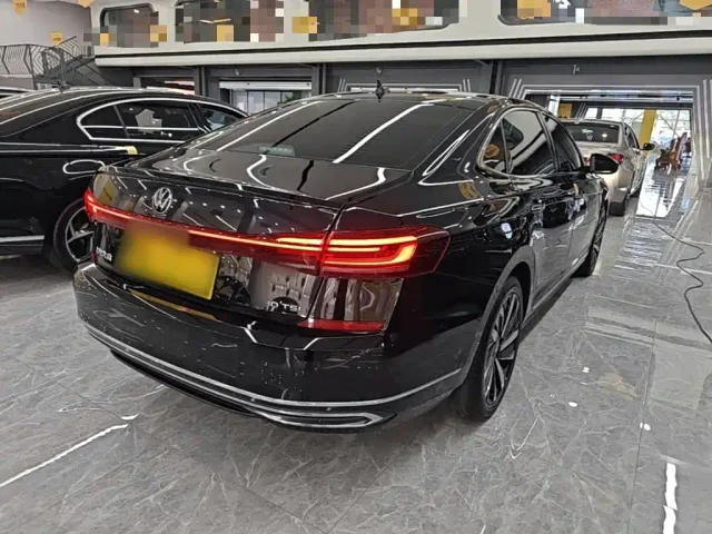 Volkswagen Passat — Фото автомобиля 6