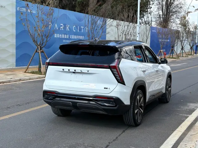 Geely Boyue L — Фото автомобиля 10