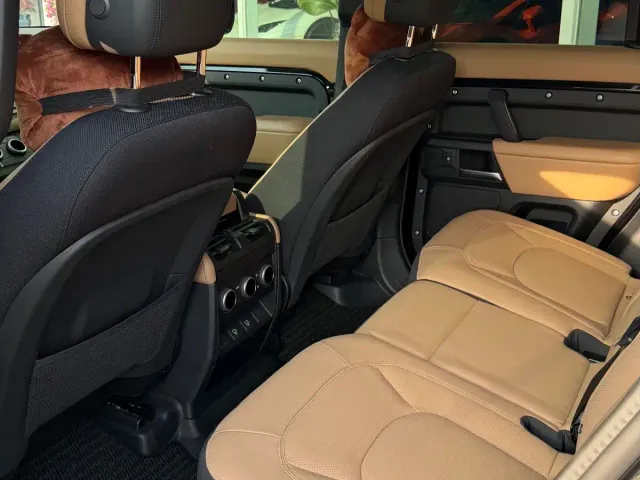 Land Rover Defender — Фото автомобиля 7