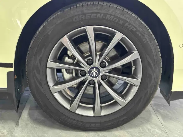 BYD Qin L — Фото автомобиля 10