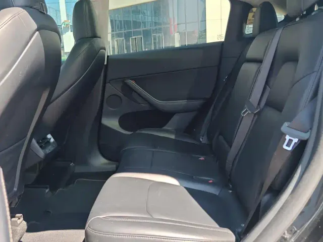 Tesla Model Y — Фото автомобиля 8