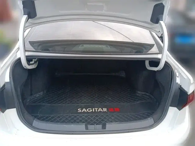Volkswagen Sagitar — Фото автомобиля 9