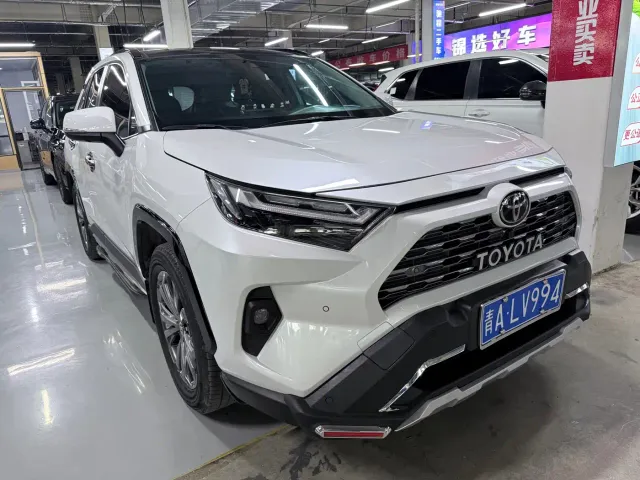 Toyota RAV4 — Фото автомобиля 3