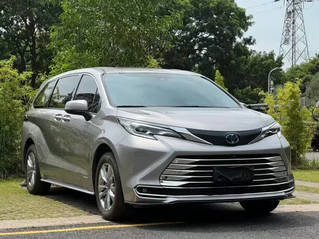 Toyota Sienna — Фото автомобиля 14