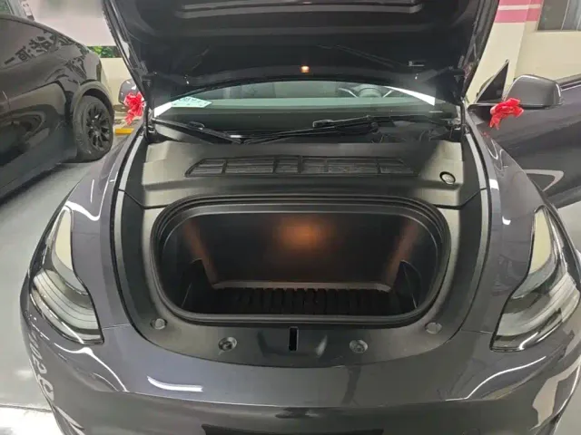 Tesla Model Y — Фото автомобиля 19