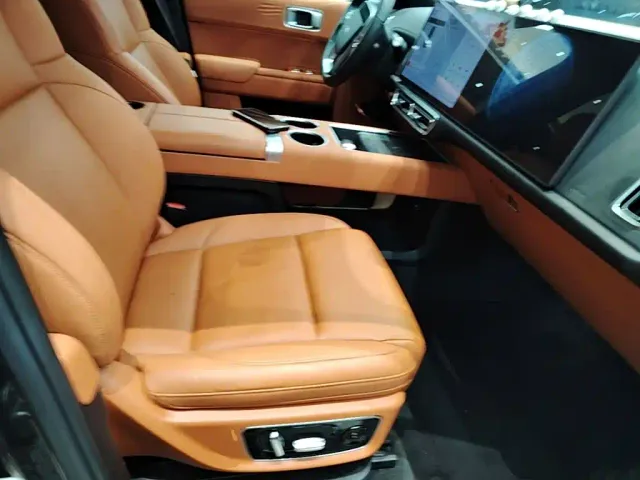 Li Auto L8 — Фото автомобиля 24