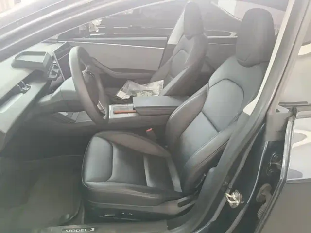 Tesla Model 3 — Фото автомобиля 14