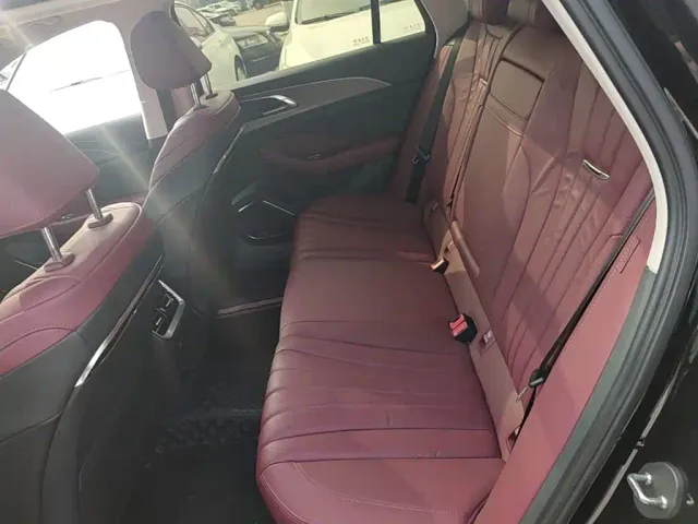 Hongqi H5 — Фото автомобиля 16
