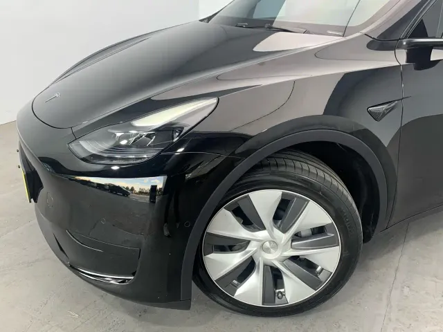 Tesla Model Y — Фото автомобиля 11