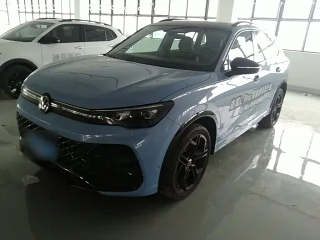 Фотография автомобиля — Volkswagen Tiguan L