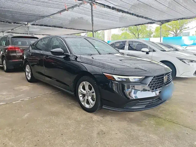 Honda Accord — Фото автомобиля 3