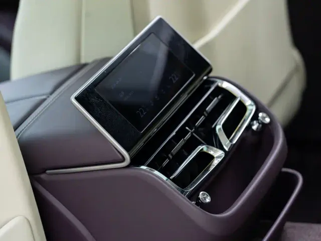 Bentley Flying Spur — Фото автомобиля 14